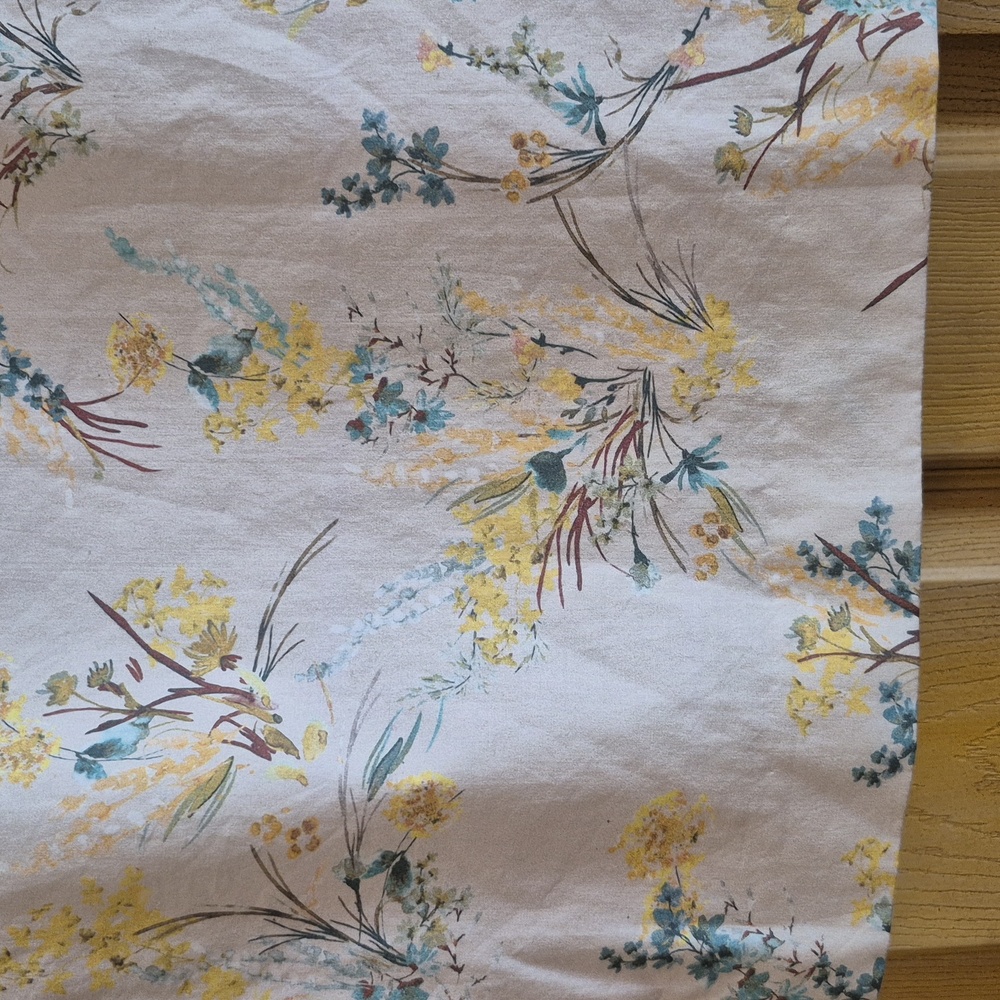 Antonio Melani Roaslie Style Pencil Skirt. Light Yellow Floral Size 2 Kick Pleat - Picture 2 of 14